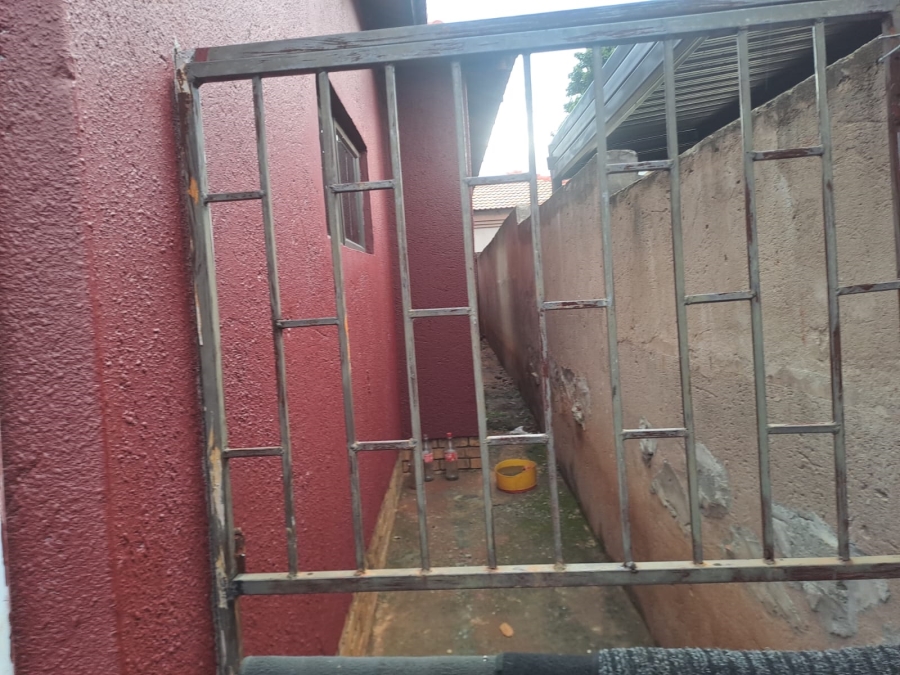 To Let 3 Bedroom Property for Rent in Geelhoutpark North West